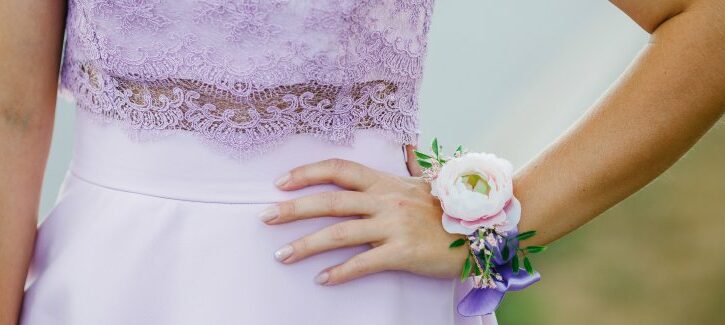 Come realizzare un bracciale con i fiori per una cerimonia