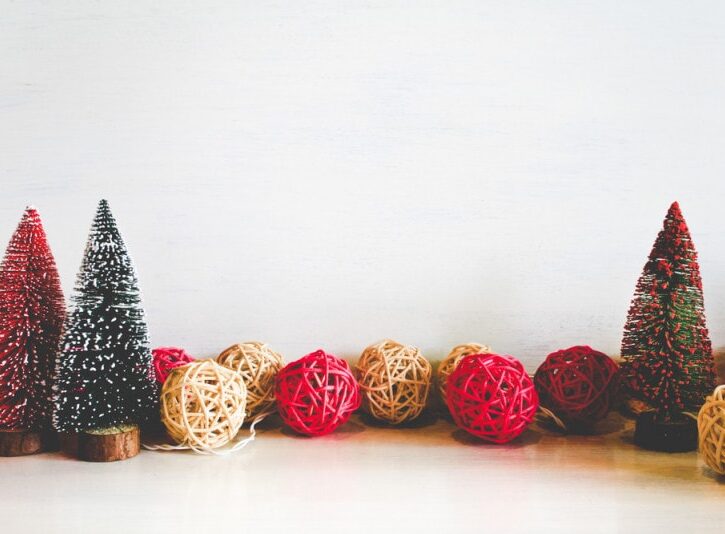 Come realizzare una palla di Natale con lo spago