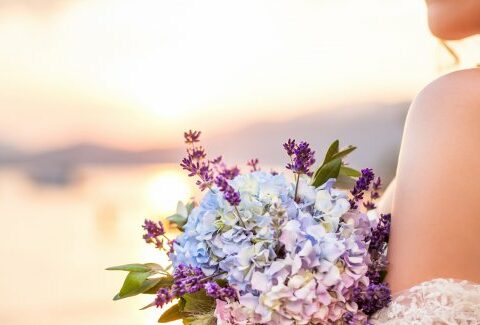 Come scegliere il bouquet da sposa perfetto per ogni abito