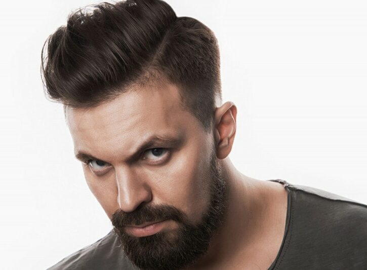 Come tagliare da soli i capelli scalati da uomo