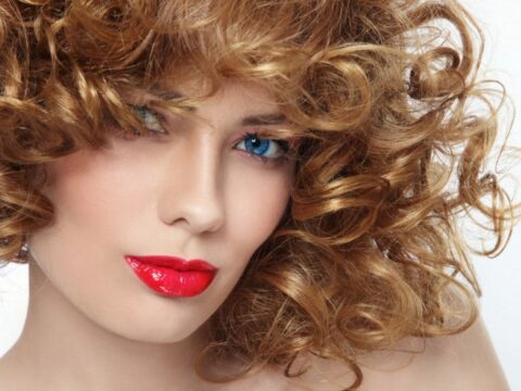 Come togliere la colla dell'extension dai capelli