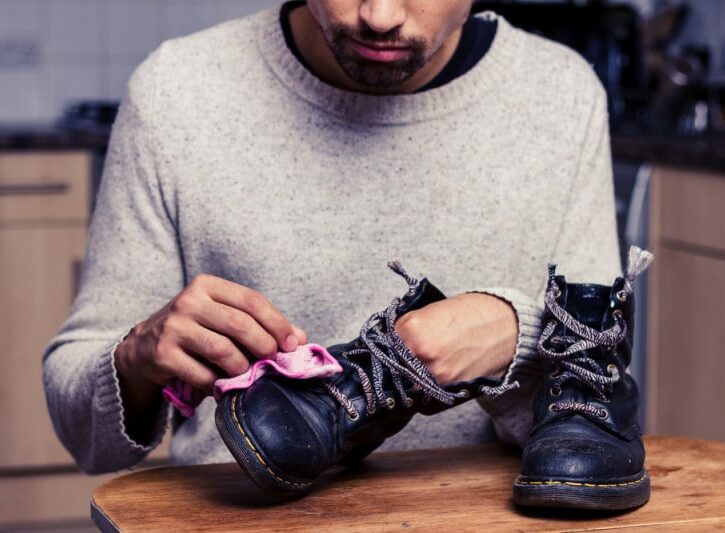 Come togliere le macchie di olio dalle scarpe