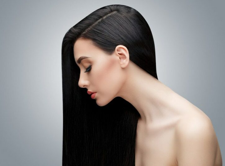 Come utilizzare l'olio di oliva per nutrire i capelli secchi
