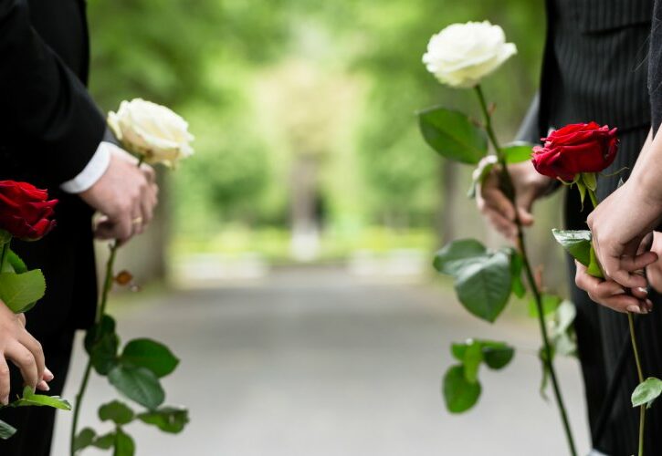 Come vestirsi ad un funerale, le regole del buon gusto in queste (tristi) occasioni