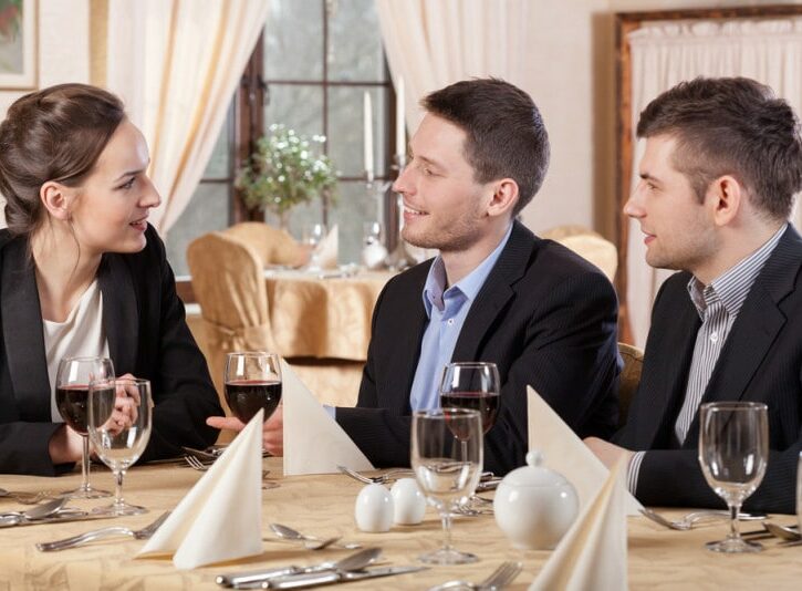 Come vestirsi per un pranzo aziendale Donna Moderna Come vestirsi per un pranzo aziendale Donna Moderna
