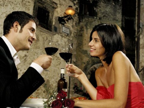 Come vestirsi per una cena romantica