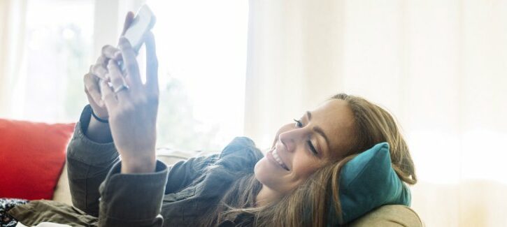 Conoscersi in chat: perché ci si innamora più facilmente?
