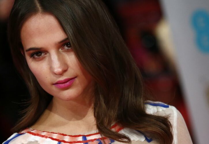 Copia il look di Alicia Vikander, minimal e chic