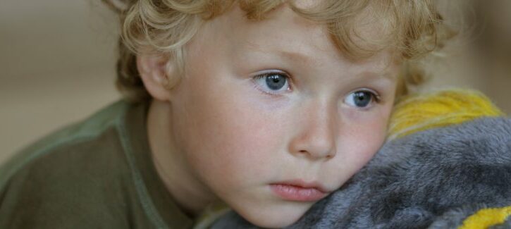 Cosa fare se il coniuge separato impedisce al genitore di vedere il figlio