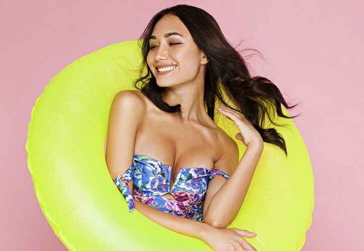 Storia del costume dal bagno: dall'abito al bikini, com'è cambiato nel tempo