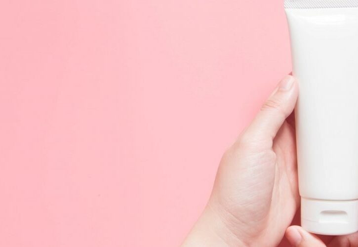 Creme per macchie scure sulle mani, ecco quelle più efficaci da provare subito