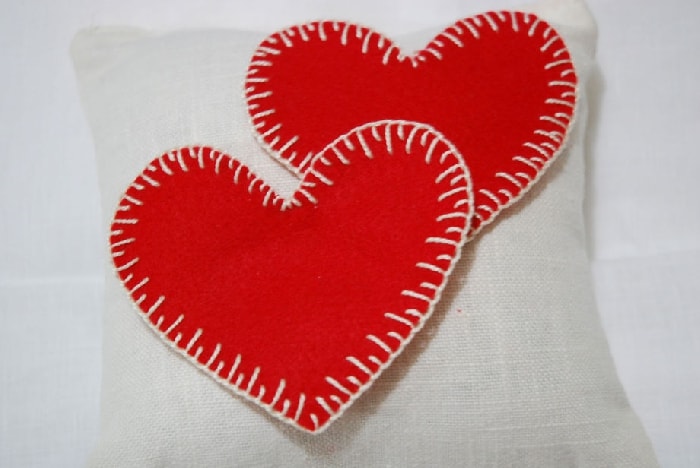 Ciondolo Artigianale Cuore In Pannolenci Ricamato 8 Cm - Personalizzato Con Nome - Regalo Festa Degli Innamorati