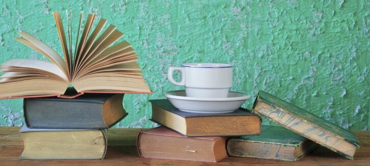 Decorare casa usando i libri