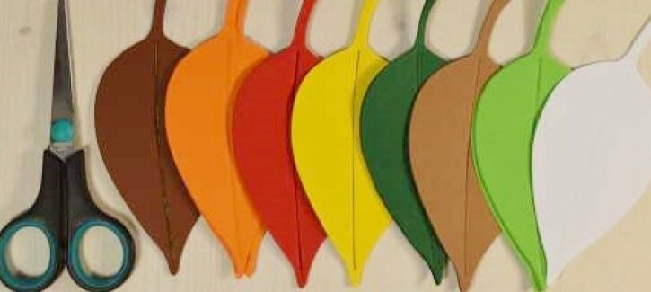 Decorazione per finestra con foglie d'autunno