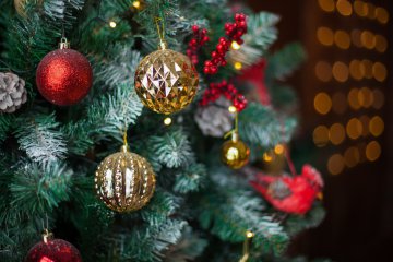 Decorazioni albero di Natale fai da te: palline, fili e idee in feltro e con altri materiali