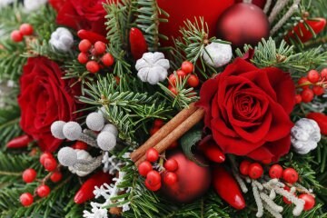 Decorazioni di Natale con frutta e fiori: idee green per la casa