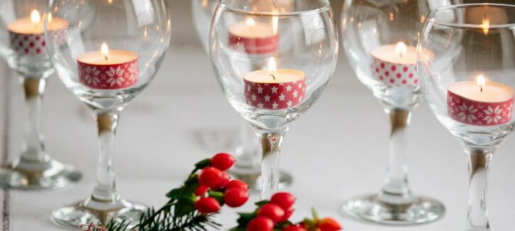 Decorazioni di Natale con il nastro adesivo colorato o washi tape