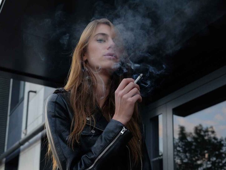 Come eliminare l'odore di fumo dai mobili