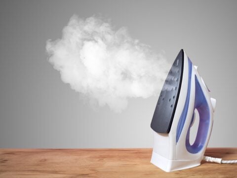 Come pulire il ferro da stiro: tutti i consigli utili