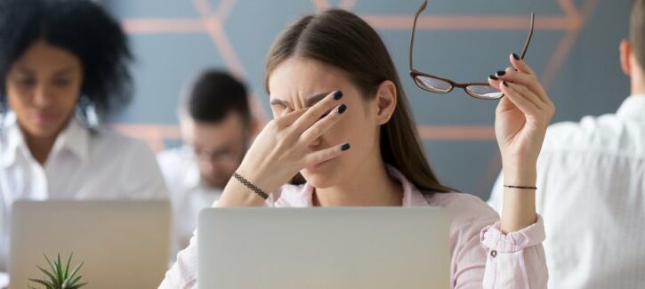 Ecco come tablet e pc insidiano la salute degli occhi