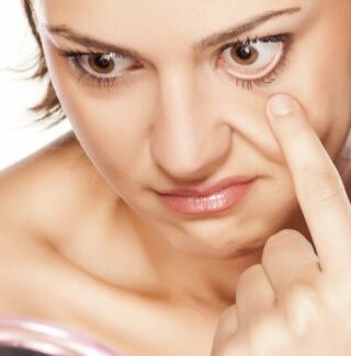 Eliminare le occhiaie con il rossetto: si può!