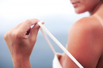 Eritema solare su viso e corpo: quanto dura e come curarlo con i rimedi naturali