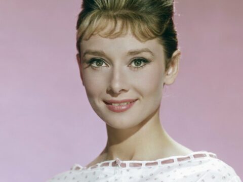 Essere Audrey: 50 lezioni di eleganza e fascino, il libro di Marie Leclerc con le frasi e le foto più belle della Hepburn