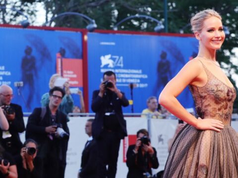 Festival del Cinema di Venezia 2017: diamo i voti ai look, tutte le celebrities a Venezia. Chi è la più bella?