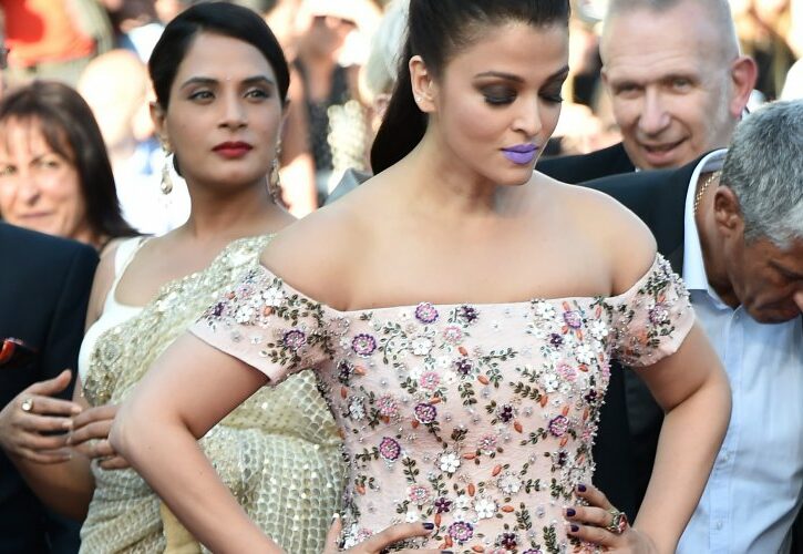 Festival di Cannes, tripudio di abiti rosa sul red carpet