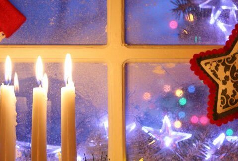 Finestre decorate per Natale: tante idee per le feste