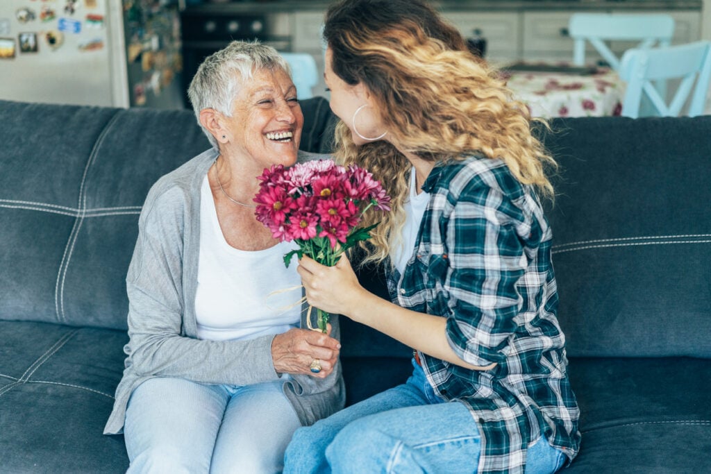 Frasi per la Festa della mamma 2023: le più belle per gli auguri e i biglietti