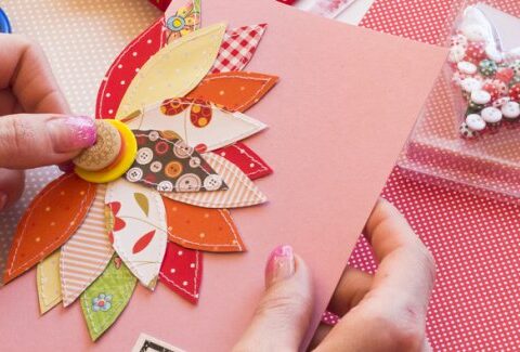 Come fare un album per le foto con lo scrapbooking