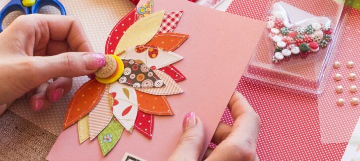 Come fare un album per le foto con lo scrapbooking