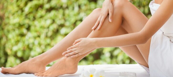 Gambe pesanti e piedi gonfi? I benefici arrivano dall'omeopatia