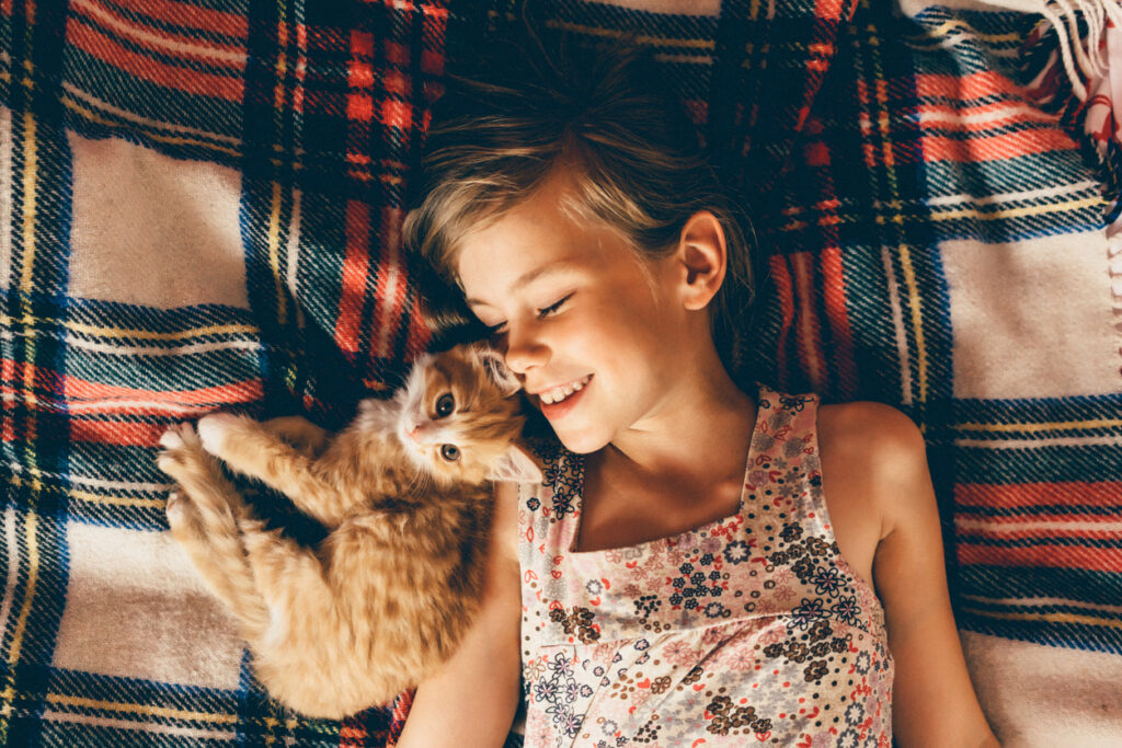 Bambini e gatti, le regole per una perfetta amicizia