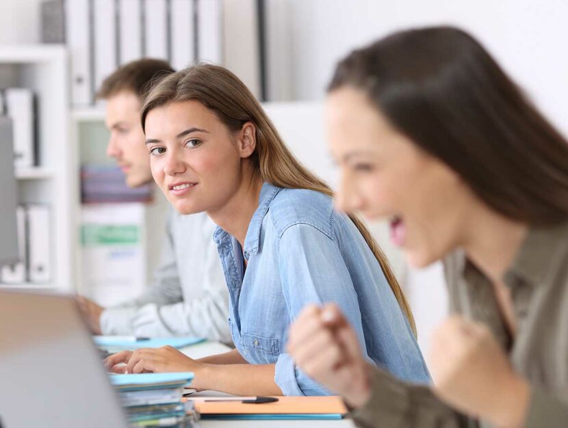 Una donna gelosa della sua collega