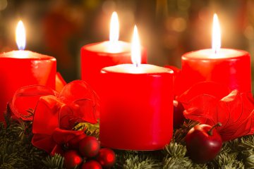 Ghirlanda dell'Avvento fai da te: tutorial e significato della tradizionale decorazione natalizia