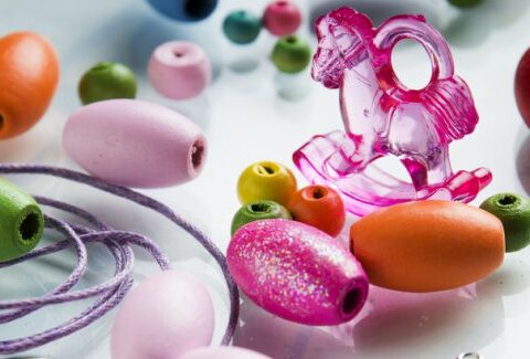 Gioielli con i tubi di plastica: come creare bijoux originali