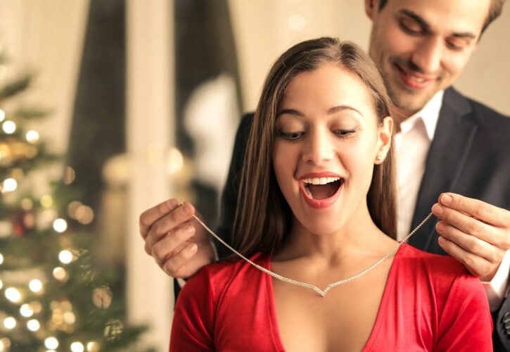 Gioielli e bigiotteria Natale 2019: i più belli da regalare o regalarsi