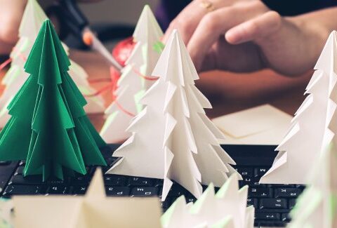 Origami di Natale: palline natalizie, stella di Natale e tante altre idee di carta