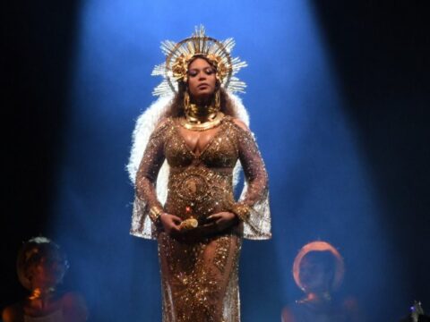 Grammy Awards 2017, Beyonce con pancione in Roberto Cavalli, Laura Pausini meglio vestita della serata