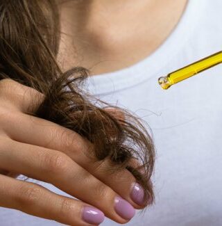 Guida all'uso degli oli naturali per capelli