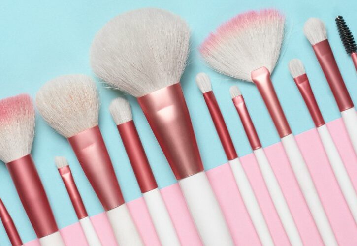 Guida facile all'uso dei pennelli per ombretto. Come avere un trucco occhi perfetto