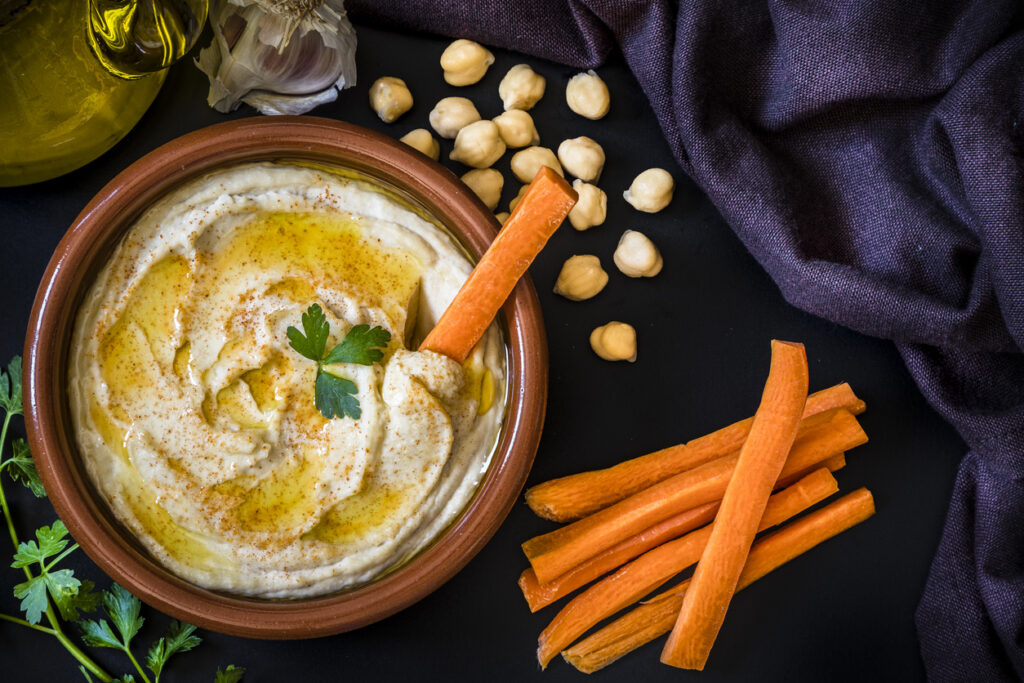 Ricetta dell'hummus di carote con sesamo nero