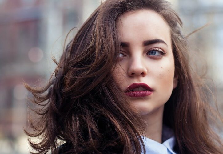 Il colore di rossetto giusto per le castane, ecco le nuance da provare subito