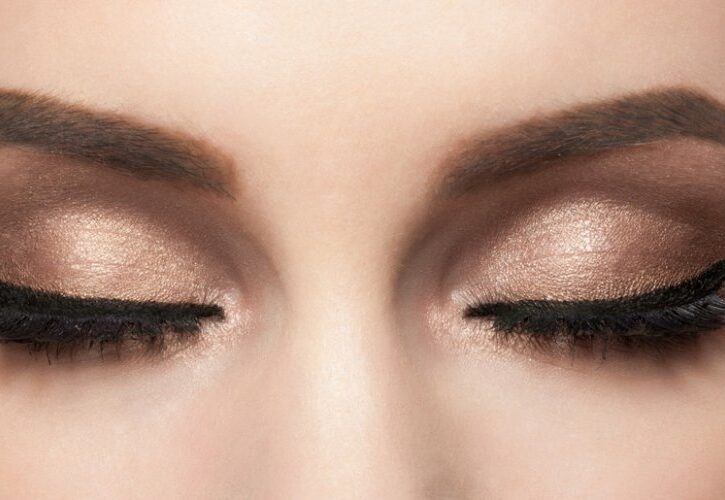 Il ritorno dell'eyeliner per il trucco della Primavera Estate (e come metterlo in base al tipo di occhio)
