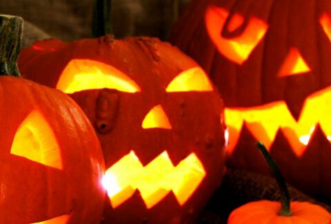 Come svuotare la zucca di Halloween per la Notte delle Streghe