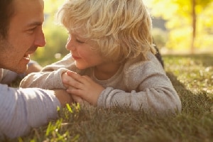 Impedire all'ex marito di far incontrare al figlio la nuova compagna è possibile?