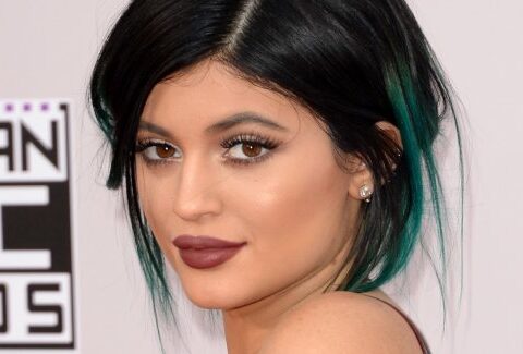 Kylie Jenner Challenge: la folle sfida per avere labbra carnose