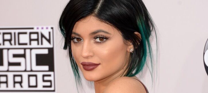 Kylie Jenner Challenge: la folle sfida per avere labbra carnose